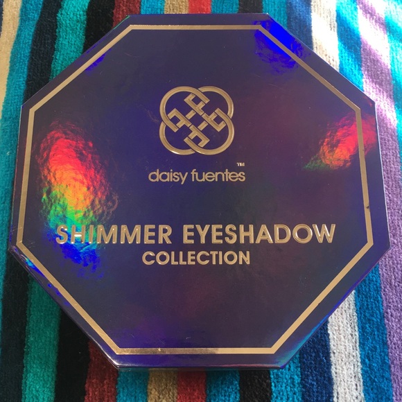 New! Daisy Fuentes Shimmer Eyeshadow 16 Palette - Picture 2 of 8
